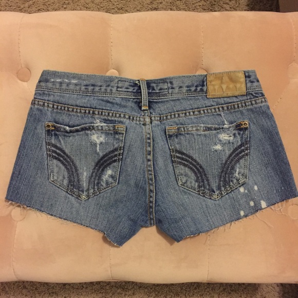 Hollister Distressed Low Rise Raw Hem Jean Shorts - Picture 2 of 2
